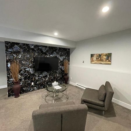 2 Bedroom Suite With Full Kitchen Revelstoke Exteriör bild