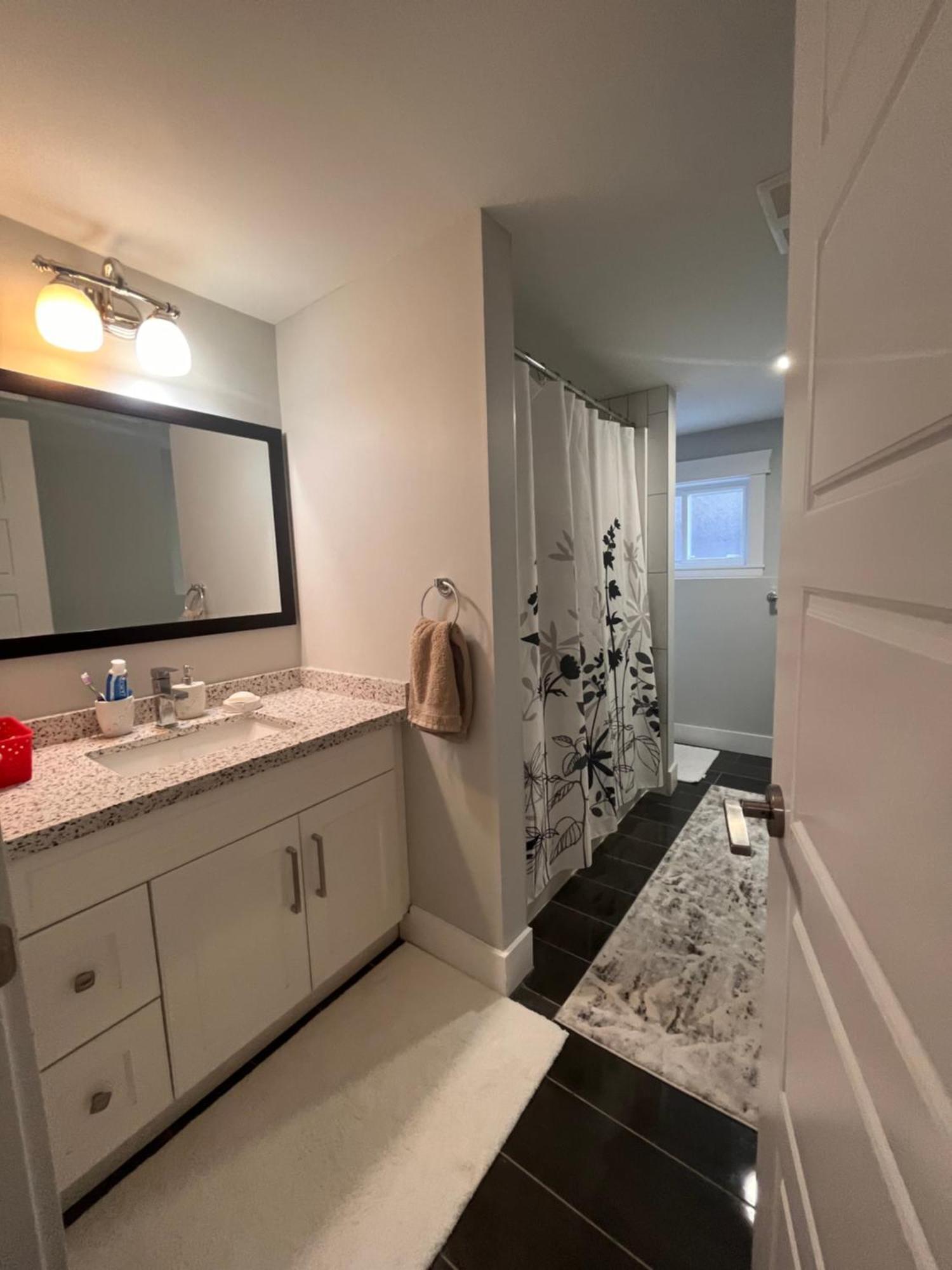2 Bedroom Suite With Full Kitchen Revelstoke Exteriör bild
