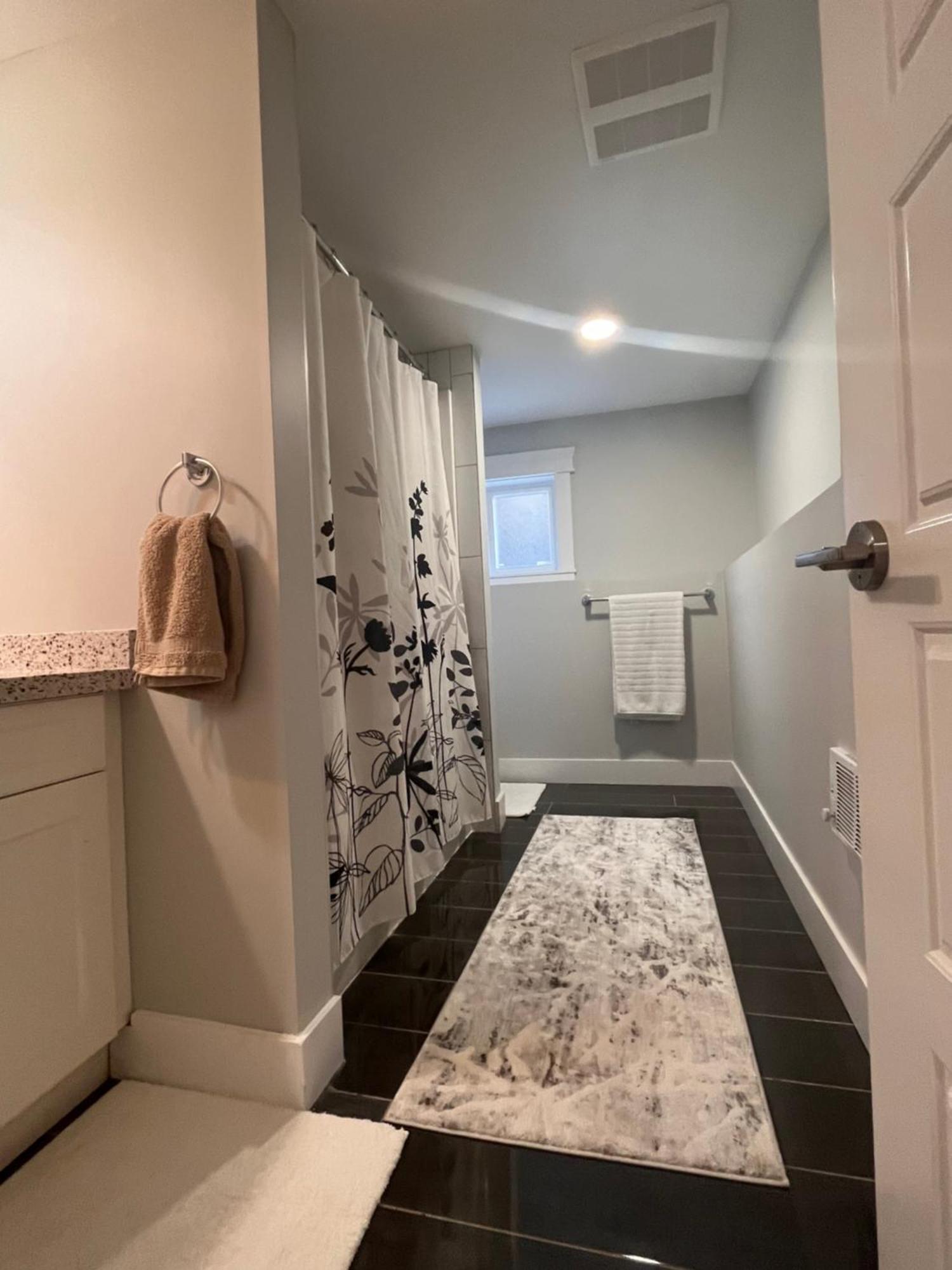 2 Bedroom Suite With Full Kitchen Revelstoke Exteriör bild