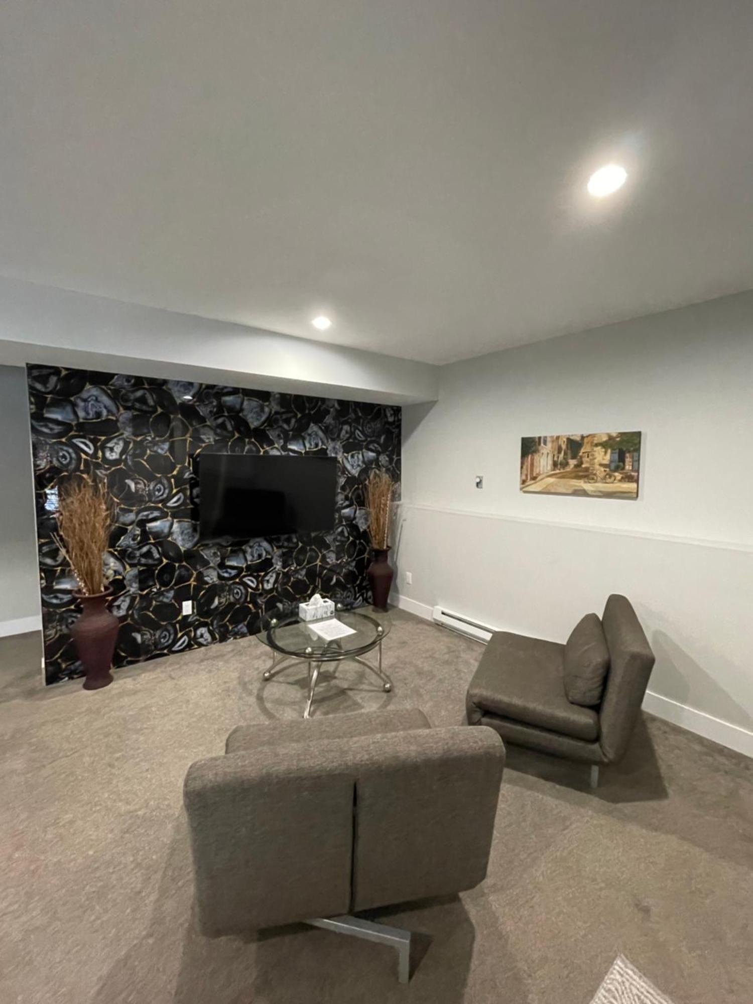 2 Bedroom Suite With Full Kitchen Revelstoke Exteriör bild