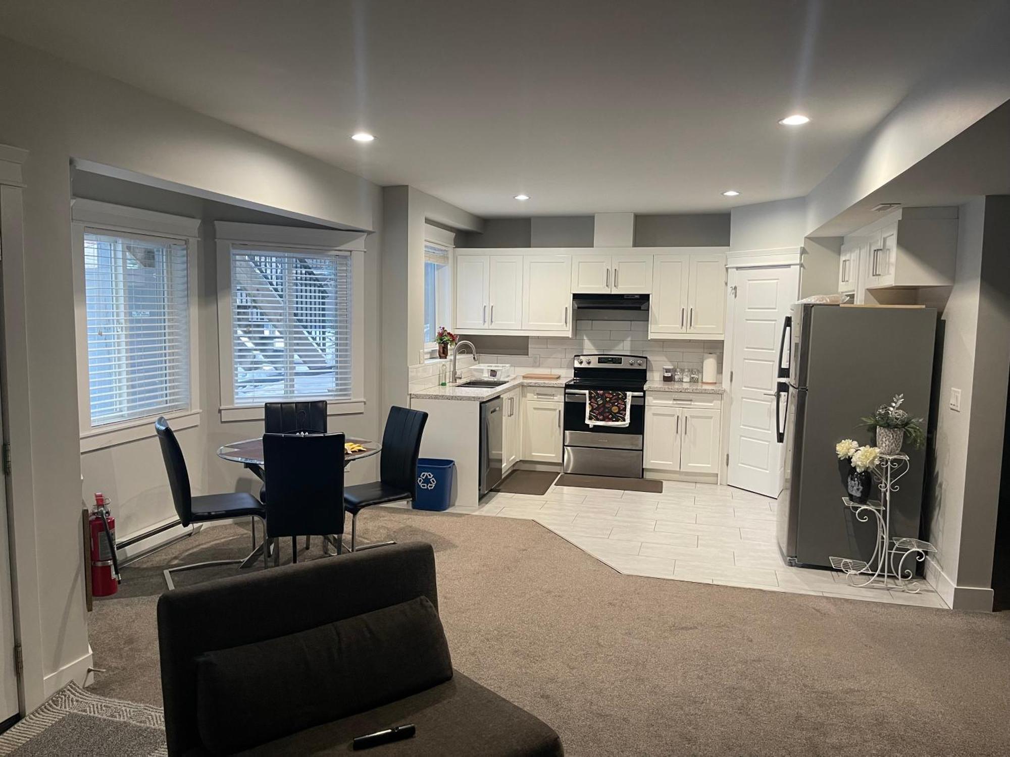 2 Bedroom Suite With Full Kitchen Revelstoke Exteriör bild