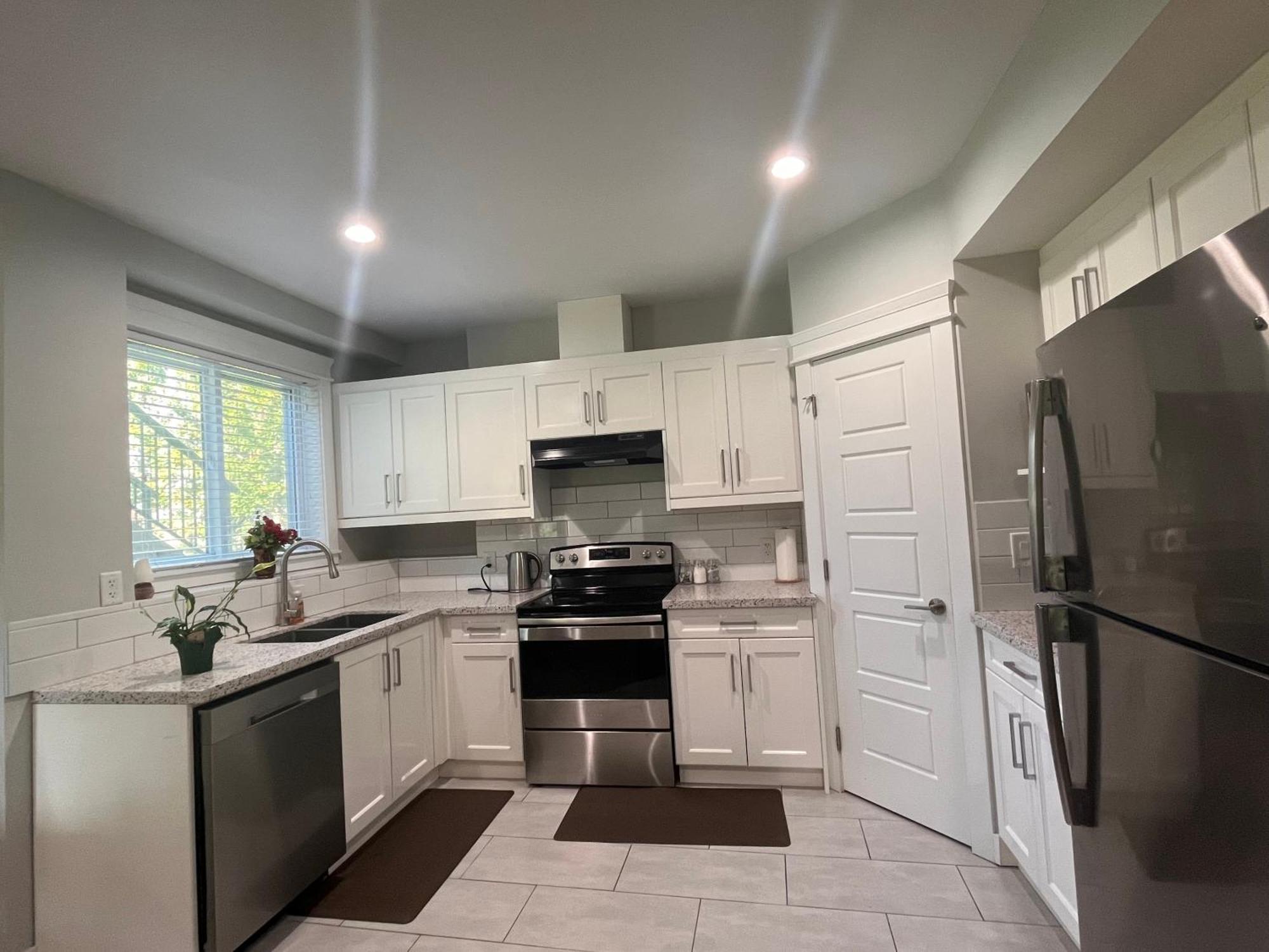 2 Bedroom Suite With Full Kitchen Revelstoke Exteriör bild