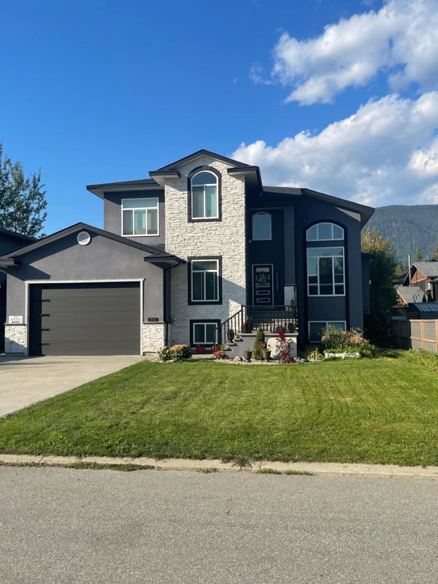2 Bedroom Suite With Full Kitchen Revelstoke Exteriör bild
