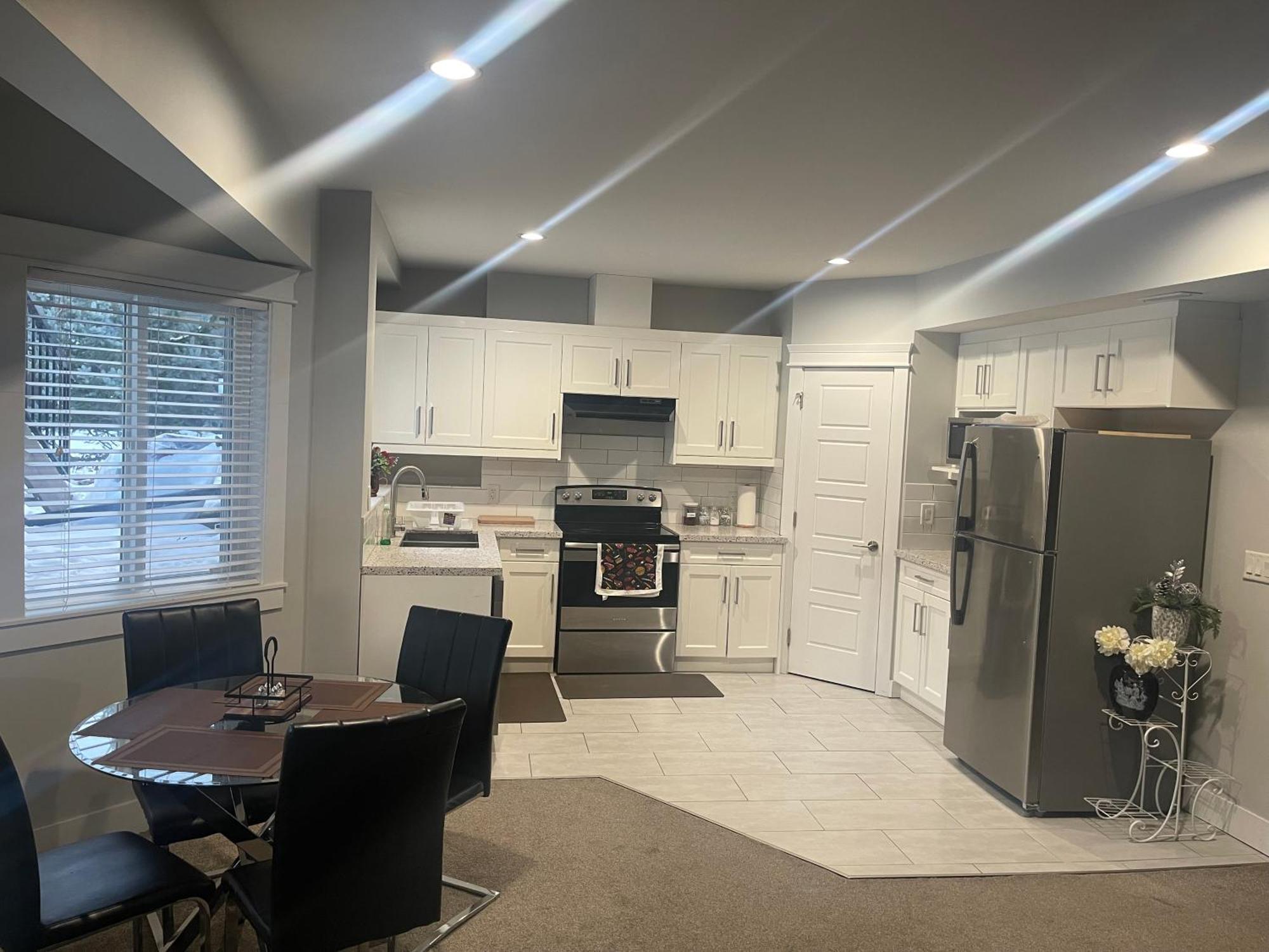 2 Bedroom Suite With Full Kitchen Revelstoke Exteriör bild